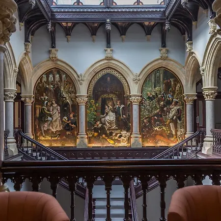 The Myles Stone Cross Mansion Apartment
