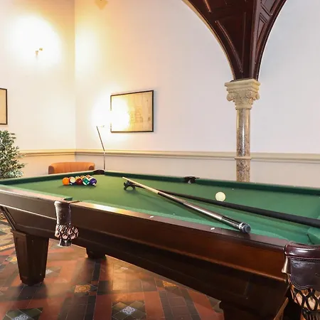The Myles Stone Cross Mansion Apartment