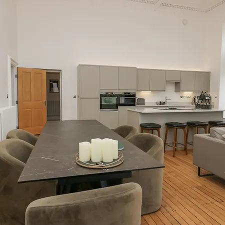 The Myles Stone Cross Mansion Apartment