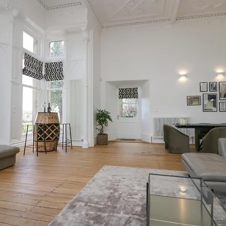 The Myles Stone Cross Mansion Apartment *
