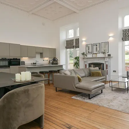 The Myles Stone Cross Mansion Apartment